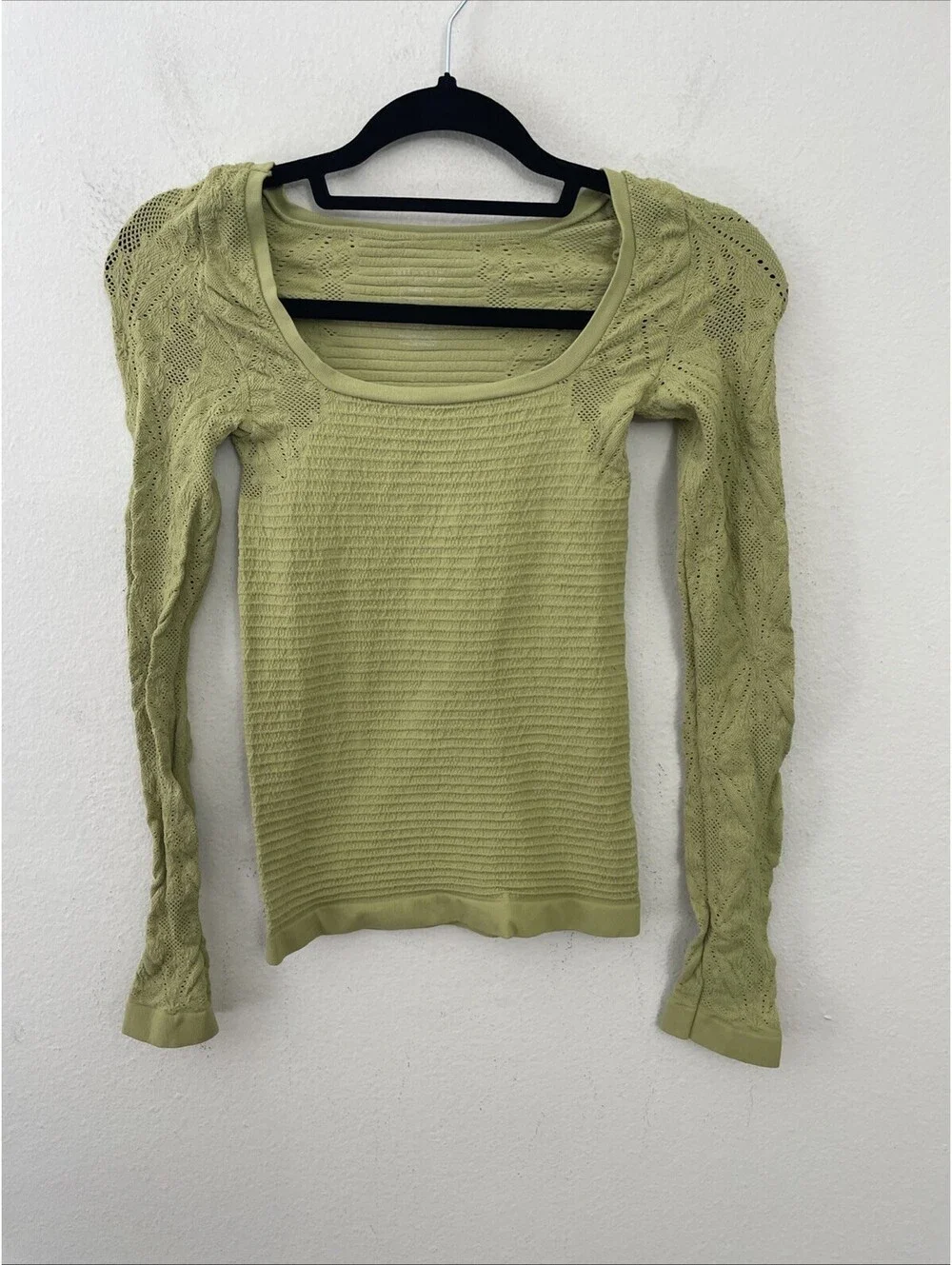 Free People Intimately   so many likes long sleeve top green pear size M/L New